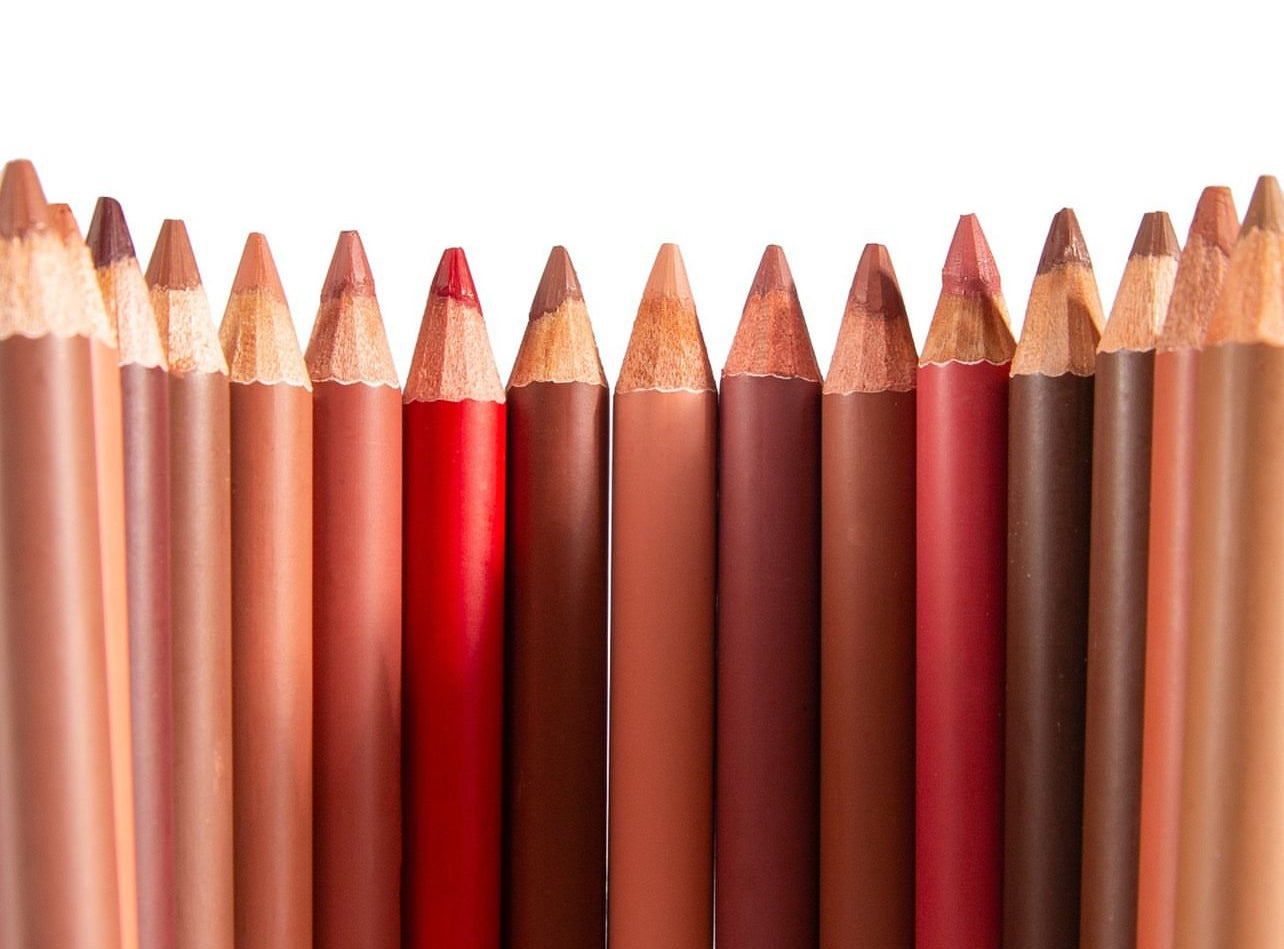 WOODEN LIP PENCIL